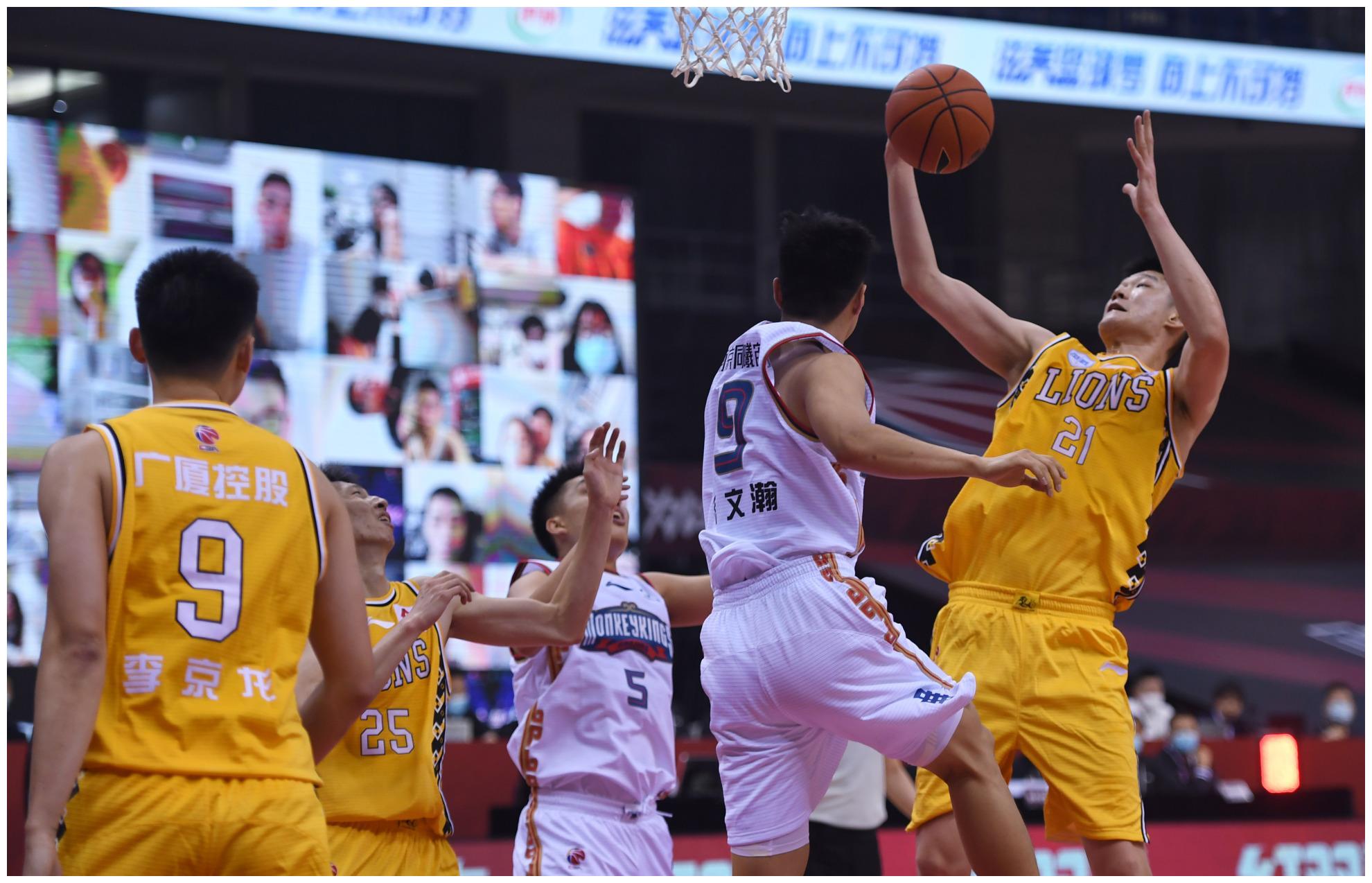 凭借一波上海队，全国篮球锦标赛成功封盖，现场球迷泪目的简单介绍