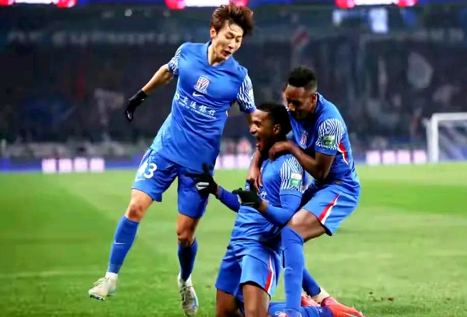 爱游戏地址-精彩比赛瞬间被球迷传播，赛事关注度持续上升的简单介绍