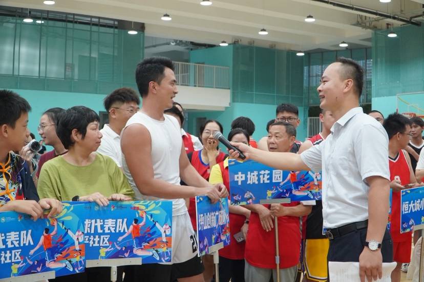 独创绝技，运动员赢得阵阵掌声