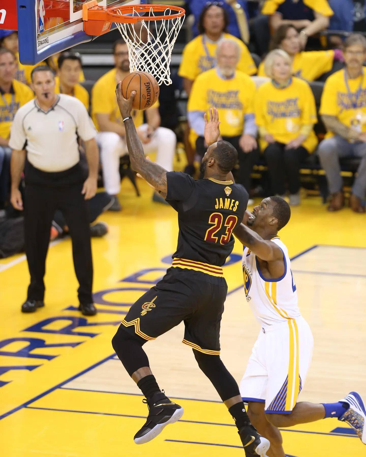 爱游戏官网入口-爵士逆转狂胜勇士，米切尔砍下35分