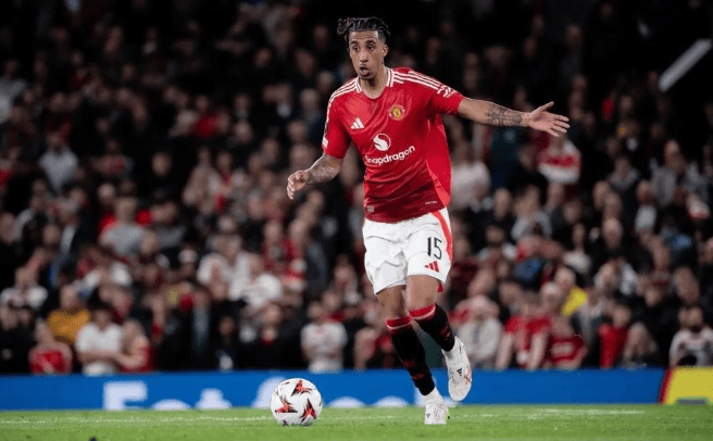 曼联客场惊险逆转，取得三分