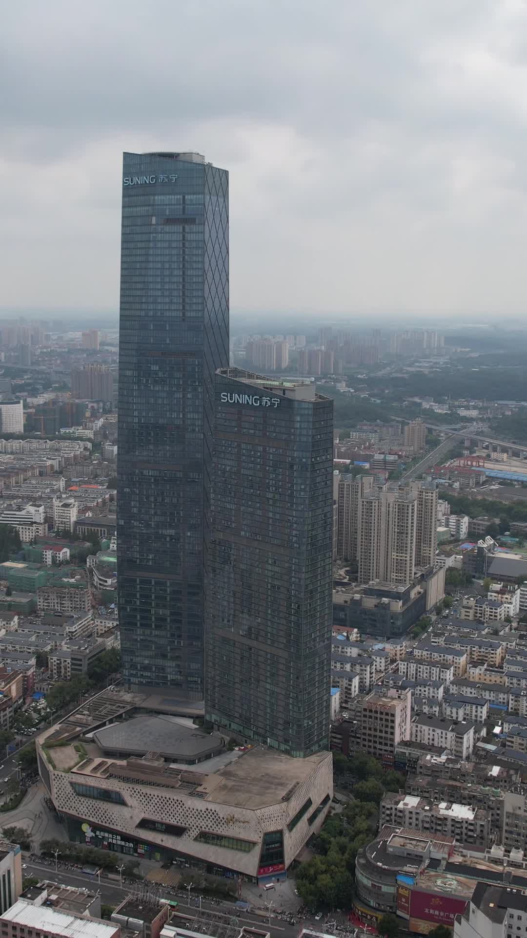 包含江苏苏宁从低谷中崛起，目标再次出现的词条