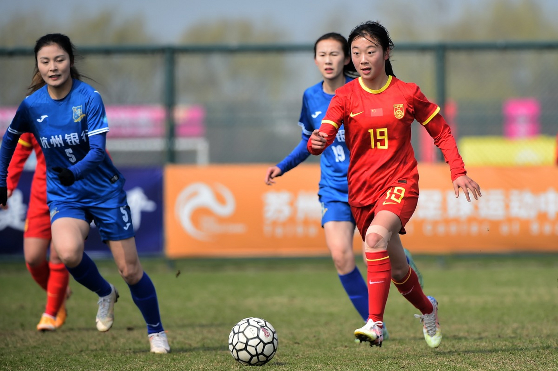 关于亚洲女足赛事展现实力，球员表现优异的信息