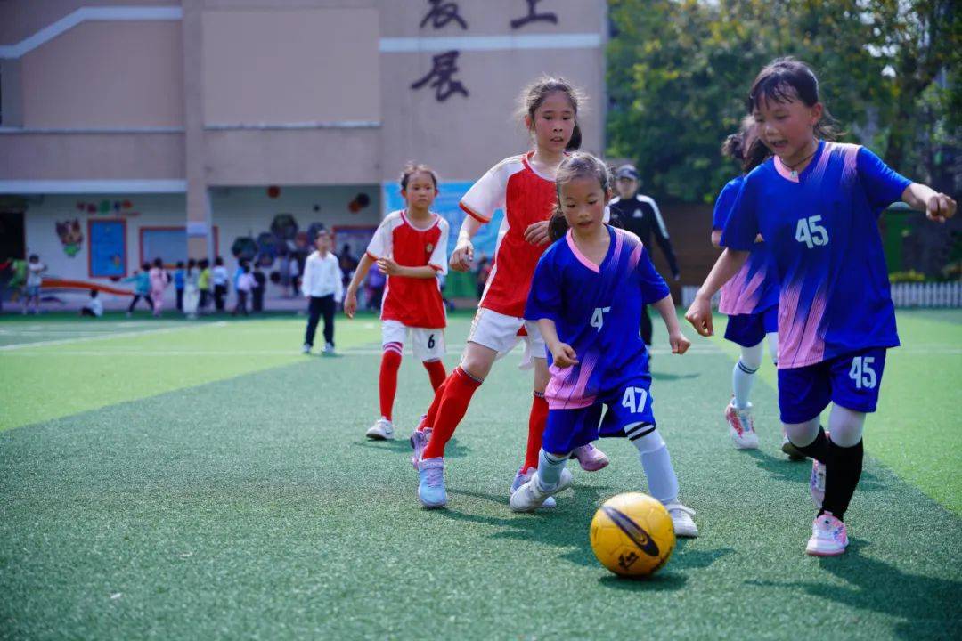 爱游戏链接-包含集结战队！女子足球比赛开启新篇章的词条