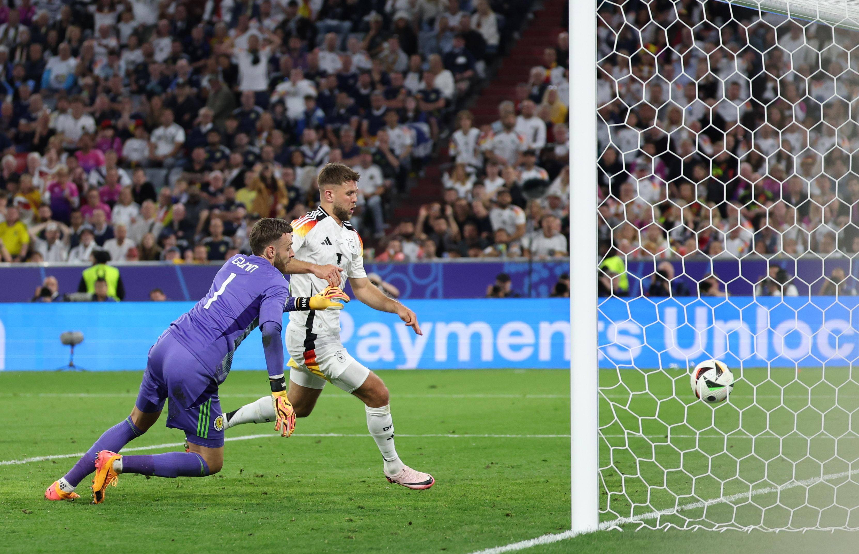 爱游戏vip注册-欧预赛比赛：英格兰战平苏格兰