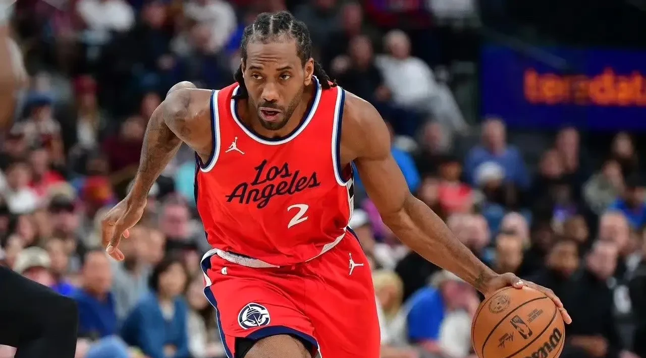 爱游戏娱乐-快船险胜马刺，保住不败记录