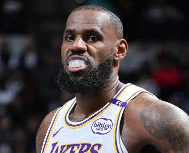 快船险胜马刺，保住不败记录