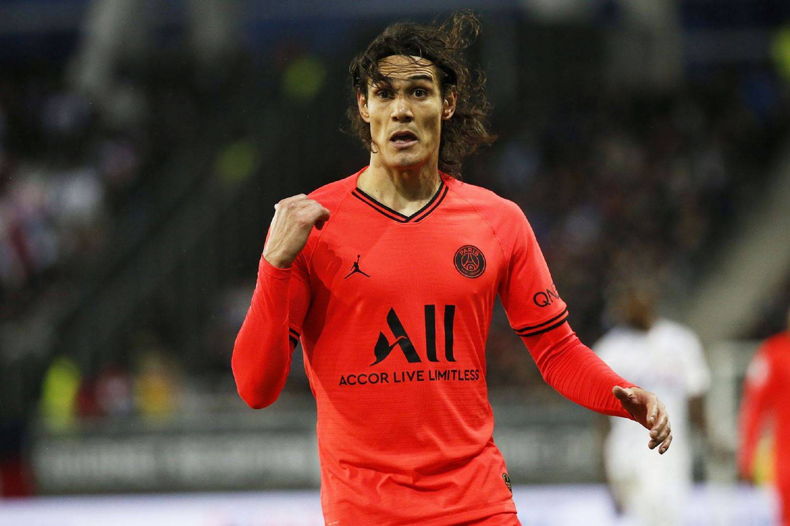 关于亚眠客场胜利，迈向联赛前列的信息