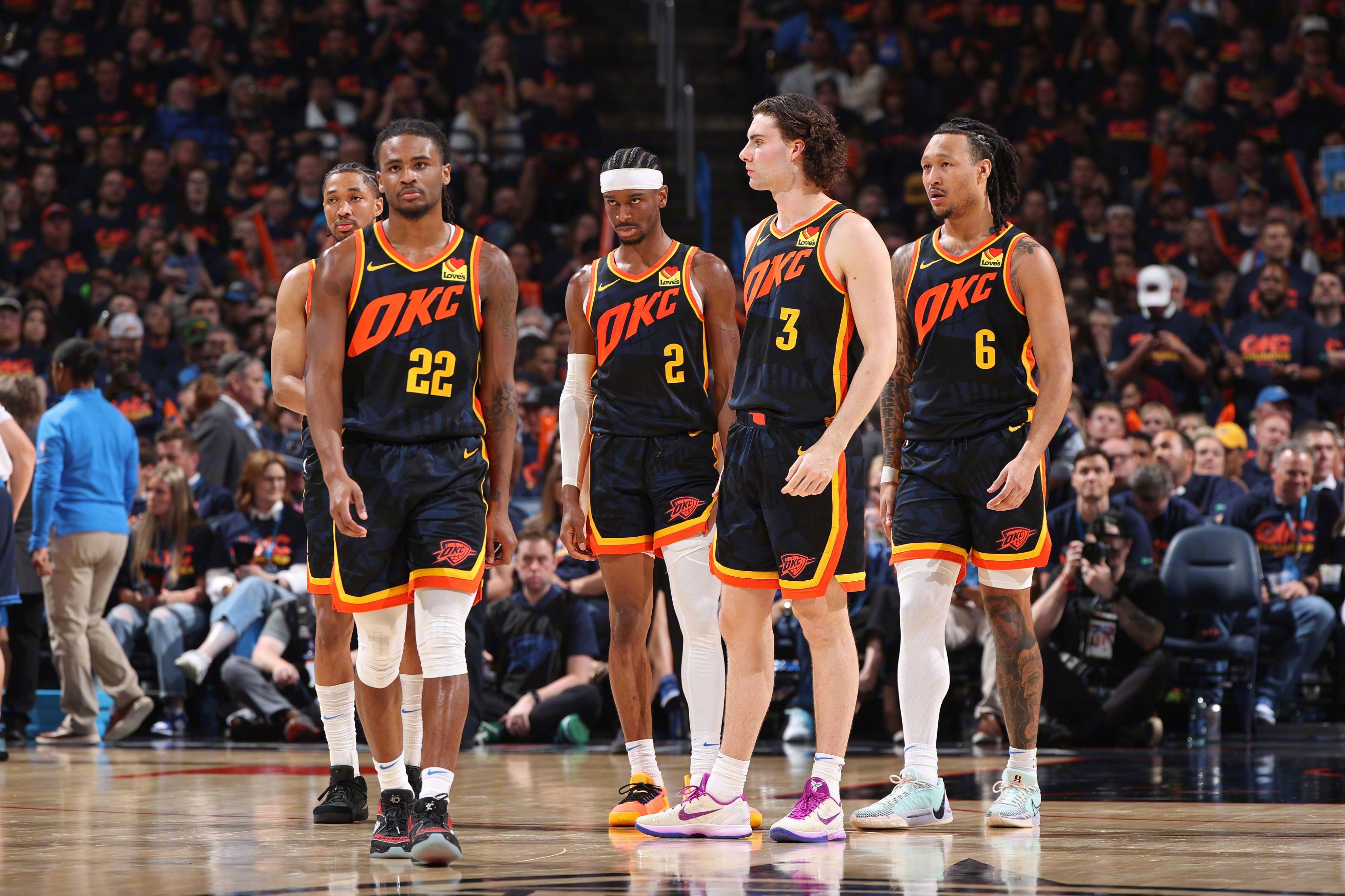 包含雷霆全队备战下一场比赛，拼尽全力争取胜利的词条