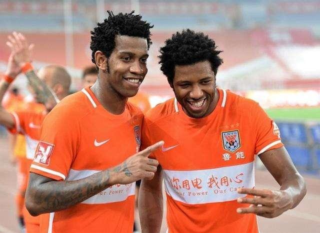 爱游戏视频-鲁能外援连续进球，为球队稳定排名