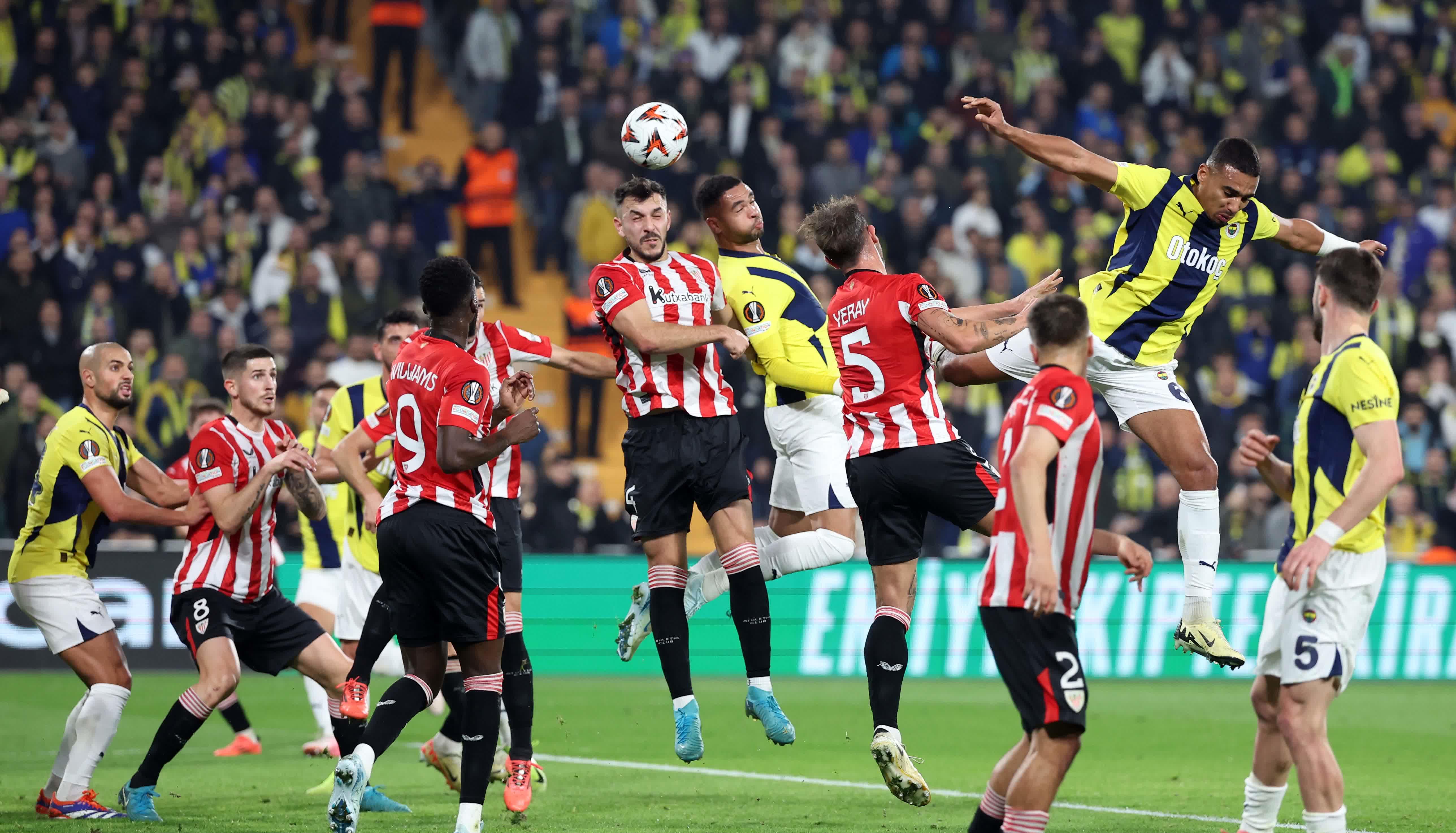 爱游戏链接-意大利足球激烈对抗，球队实力强悍