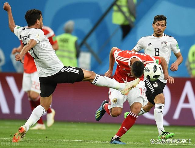 意大利足球激烈对抗，球队实力强悍